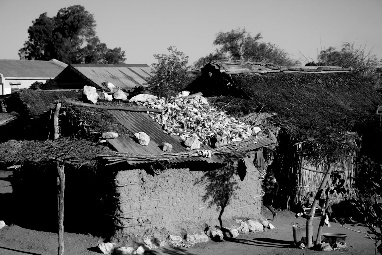 Scène de vie dans un village malgache